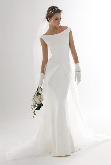 The silhouette of this gown is so simple, yet so chic. And the overlay ...